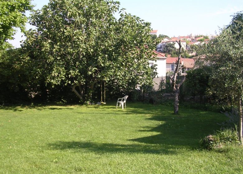 BÉZIERS : CHAMBRE D’HÔTES POUR 5 PERSONNES AVEC PISCINE ET JARDIN