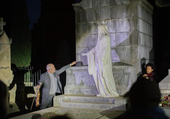 RONDE DE NUIT : PORTRAITS DE FEMMES DU CIMETIÈRE VIEUX